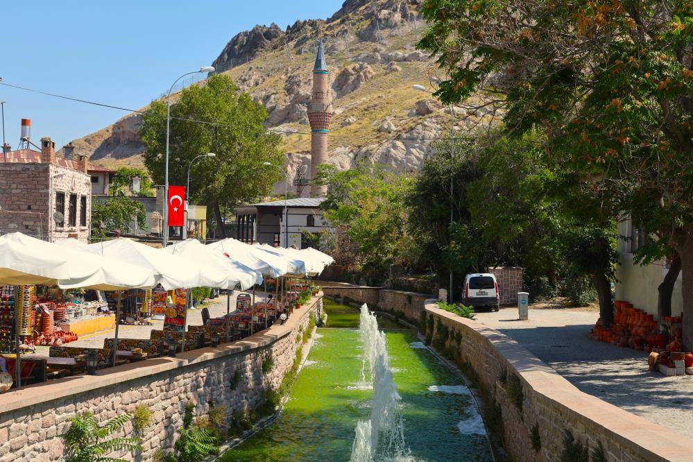 Konya’nın 5 bin yıllık mahallesindeki tarihi cami yıllara meydan okuyor 4